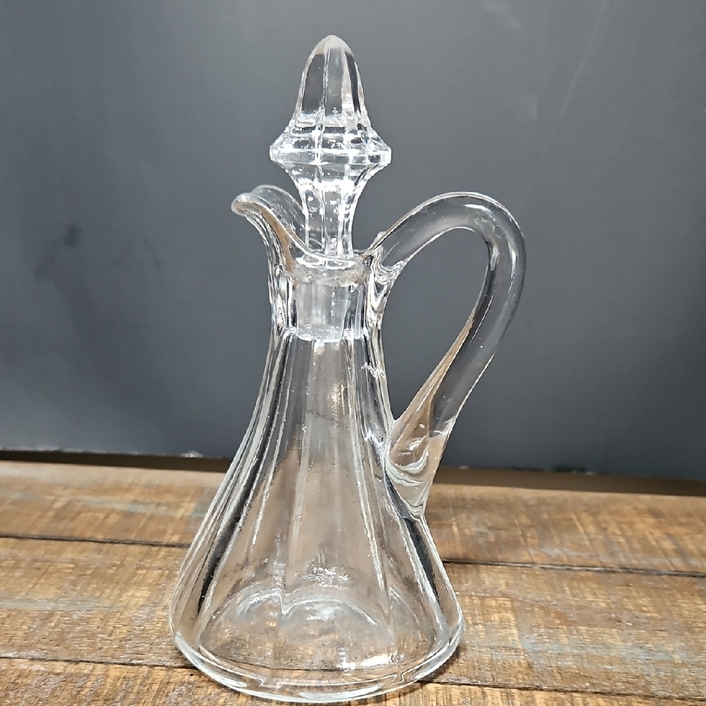 Elegant Clear Glass Decanter